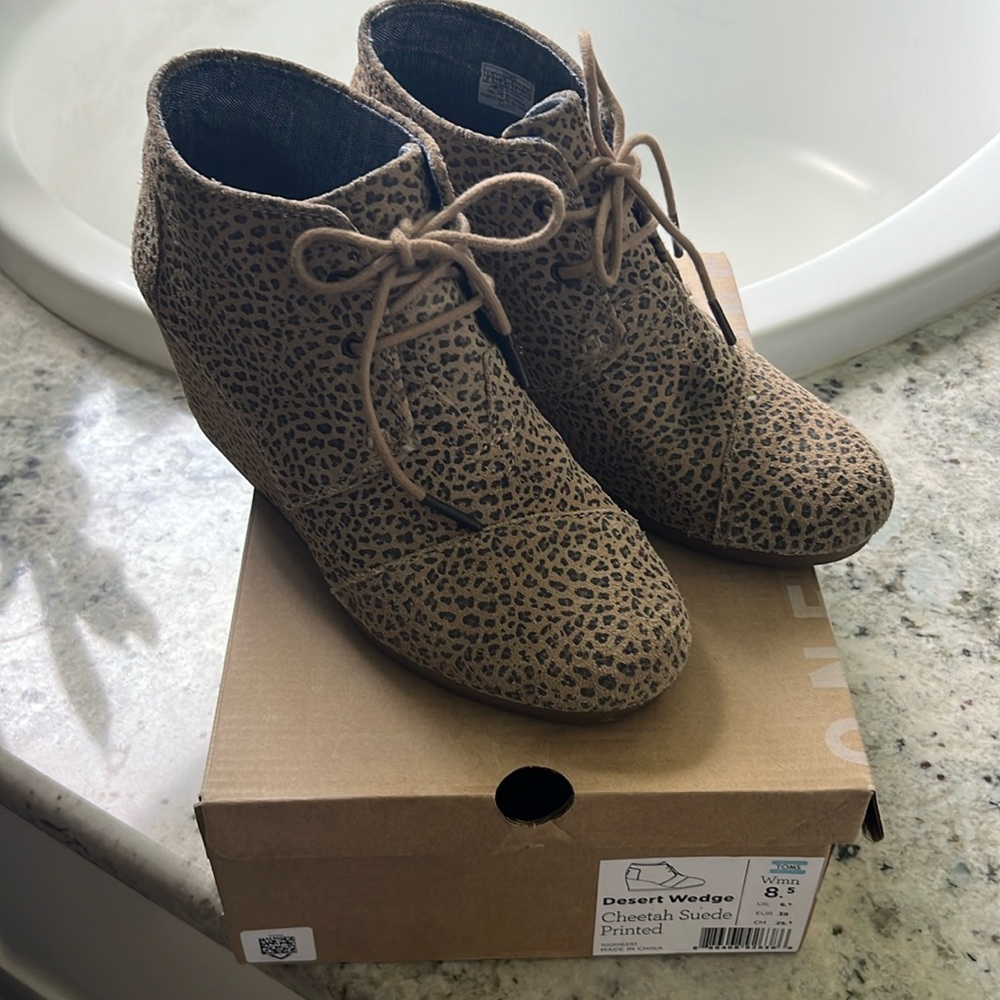 Toms desert wedge cheetah suede printed size 8.5